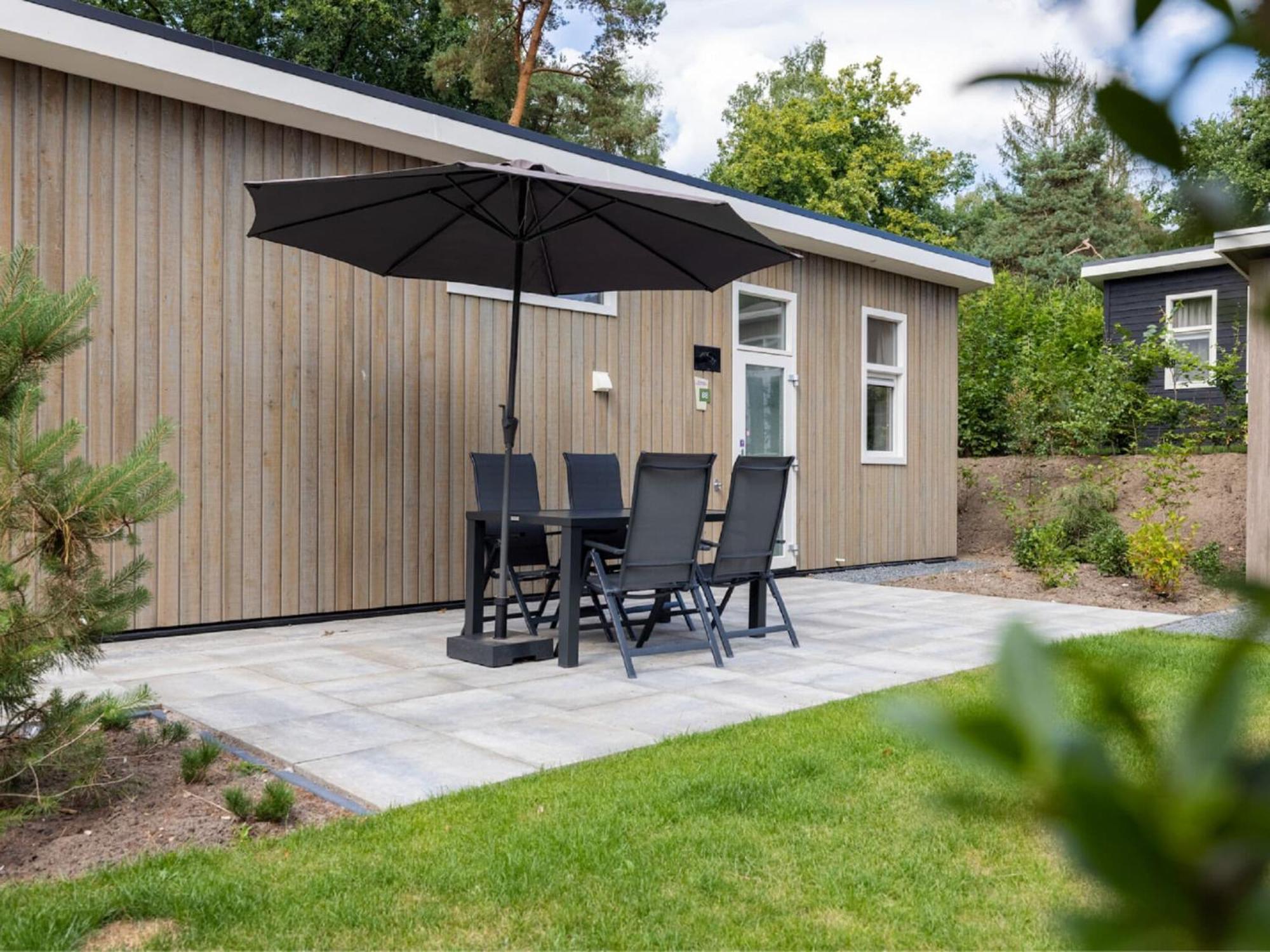 Comfortable Chalet With Combination Microwave Near The Veluwe Hoenderloo Luaran gambar